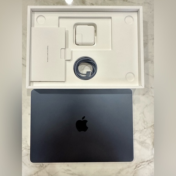 2023 max book air 13.3 in apple 256 GB space grey - Picture 3 of 4